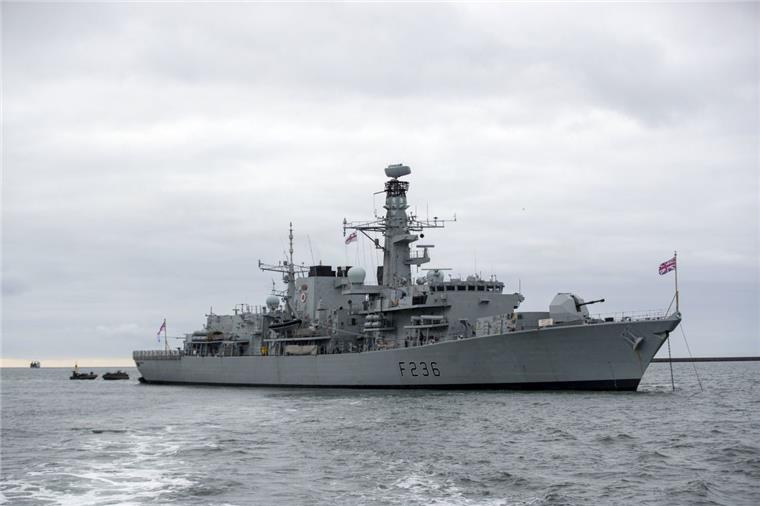 Iranische Kräfte haben US-Medienberichten zufolge versucht, im Persischen Golf einen britischen Tanker zu kapern. Dessen Begleitschiff, die "HMS Montrose" (Foto), sei jedoch eingeschritten und habe die iranischen Boote zurückgedrängt. 