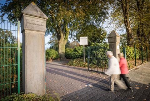 Der Eingang zum Friedhof Geestemünde.