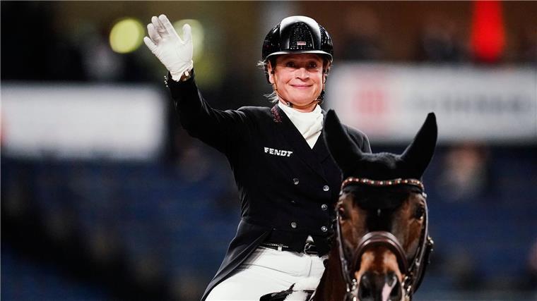 Isabell Werth, erfolgreichste Dressurreiterin der Welt, gewinnt den Grand Prix in der Frankfurter Festhalle. 