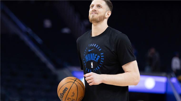 Isaiah Hartenstein aus Deutschland spielt für das Team Oklahoma City Thunder in den USA.