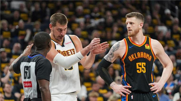 Isaiah Hartenstein (r.) verbuchte für die Oklahoma City Thunder zehn Punkte gegen die Denver Nuggets.