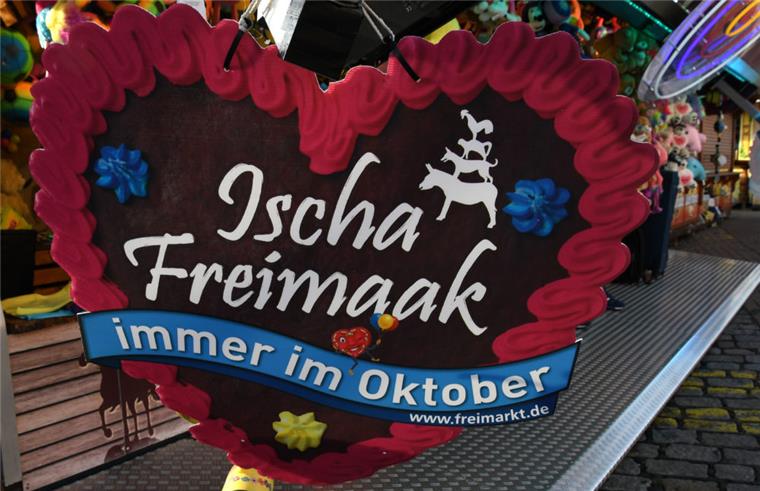 "Ischa Freimarkt" steht auf dem Pappschild an einem Losgeschäft.