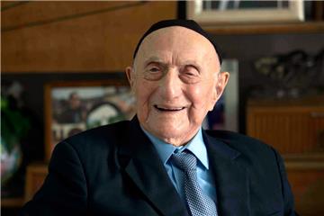 Israel Krystal soll mit 112 Jahren der älteste Mann der Welt sein. 