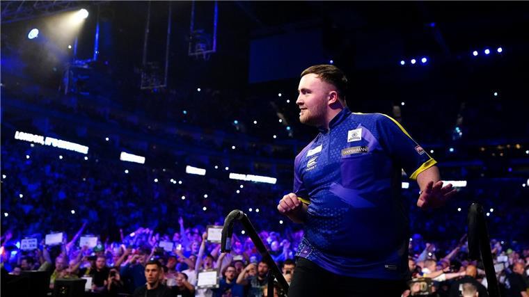 Ist auf der Darts-Tour das neue Aushängeschild: Luke Littler.