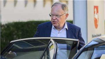 Ist das Gehalt der Büroleiterin von Stephan Weil (SPD) durch Leistung und Eignung gerechtfertigt? Dieses will die CDU mithilfe eines Untersuchungsausschusses klären.  Stratenschulte/dpa