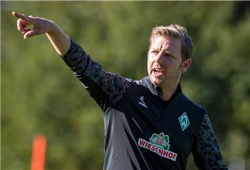 Ist Florian Kohfeldt, Trainer vom Fußball-Bundesligisten Werder Bremen, nach einer Katastrophensaison noch der richtige Mann an der Spitze der Grün-Weißen?