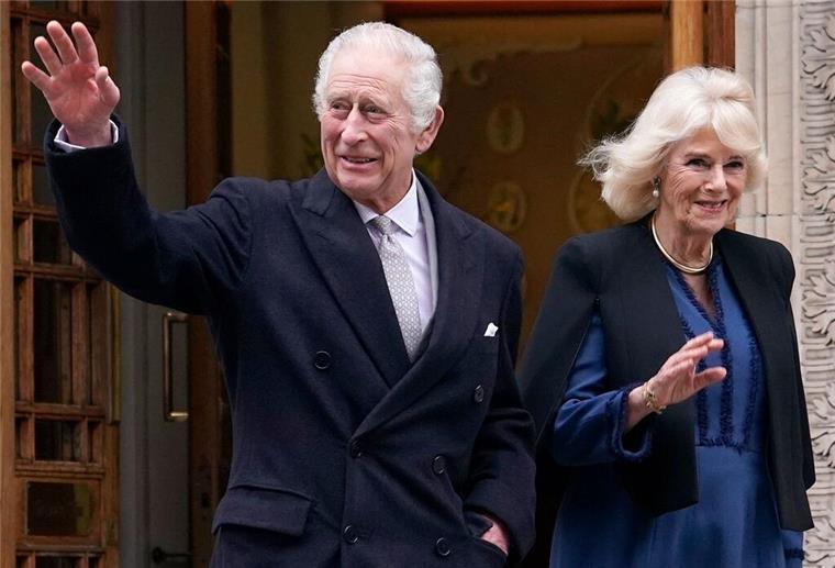 Ist König Charles erkrankt oder weilt im Ausland, kann er einige Aufgaben an „Counsellors of State“ übertragen. Dabei handelt es sich traditionell um die Ehefrau des Monarchen, also Königin Camilla, sowie die ersten vier Personen der Thronfolge.
