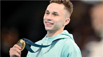 Iwan Litwinowitsch gewinnt Gold als neutraler Athlet.