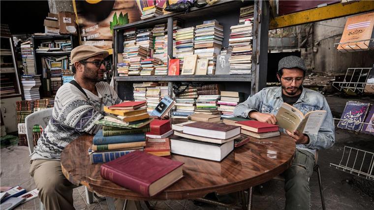Rückkehr verbotener Bücher: Syriens literarischer Frühling Jahrelang wurden die vielen verbotenen Bücher nur im Verborgenen verkauft.
