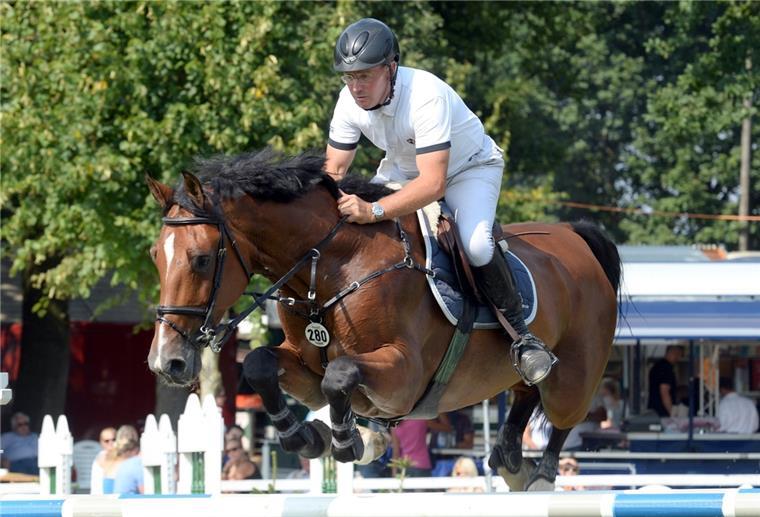 Kostenexpolsion auf den lokalen Reitturnieren Jahrezehntelang war Hans-Jörn Ottens Stammgast auf den lokalen Reitturnieren in der Region. Doch der Springreiter bleibt den Traditionsveranstaltungen mittlerweile fern.