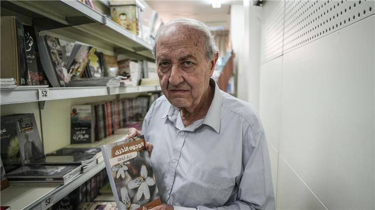 Rückkehr verbotener Bücher: Syriens literarischer Frühling Jahrzehntelang behielt Nisar Abasa seine Gedanken für sich.