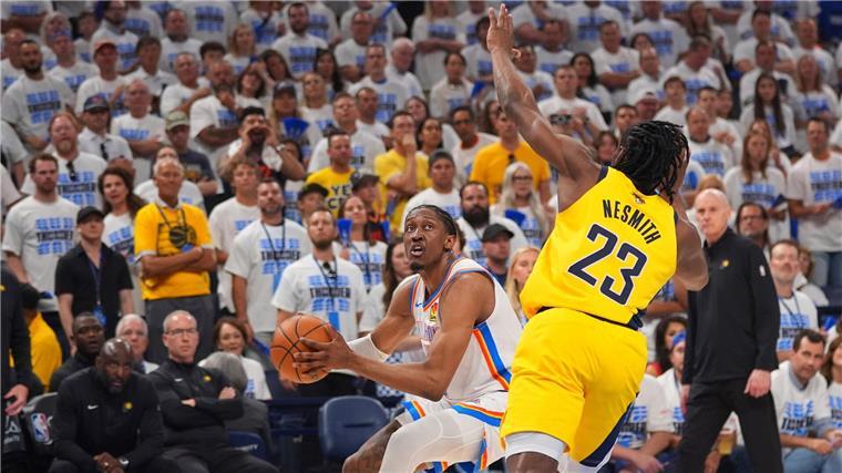Jalen Williams (l) hatte einen ganz großen Abend beim Sieg für OKC.