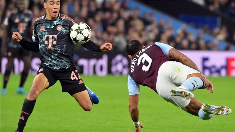 Musiala fällt aus: Nagelsmann nominiert Neuling Leweling Jamal Musiala (l), hier im Einsatz gegen Aston Villa, muss vorerst pausieren.
