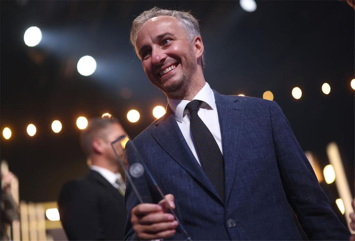 Jan Böhmermann gewann die Trophäe für seine ZDF-Show „Lass dich überwachen!“