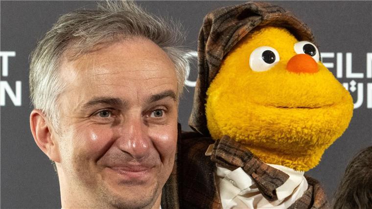 Weltpremiere: „Hallo Spencer“-Erfinder kämpft mit Tränen Jan Böhmermann hat das Drehbuch geschrieben.