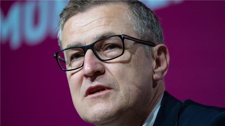 Bayern-Boss Dreesen kontert Kritik von Leverkusens Carro Jan-Christian Dreesen lässt die Aussagen von Bayer-Chef Fernando Carro nicht unbeantwortet.