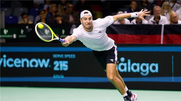 Davis Cup: Deutsches Tennis-Team im Halbfinale Jan-Lennard Struff zeigte gegen Kanada eine starke Leistung.
