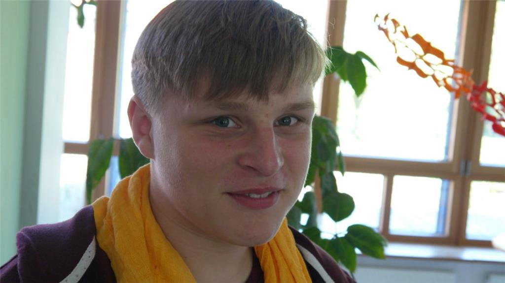 Jan-Philip Stüven ist als Konfirmant gerne Helfer für die Kleinen und hat großen Spaß am Kinderkirchentag.