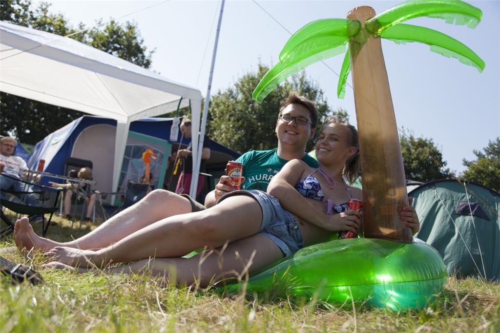 Jan und Loraine aus Leer, Veranstalter des 3500-Besucher-Festivals Pixxen, wolle...