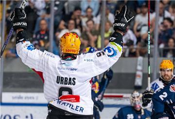 Jan Urbas jubelt nach seinem Treffer zum 3:0.