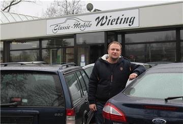 Jan Wieting denkt auch ein knappes Dreivierteljahr später noch oft an die Schreckensnacht, in der Vandalen 58 seiner Fahrzeuge beschädigten.