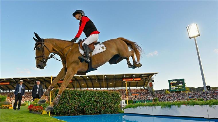 Nationalteam reitet bei CHIO nur auf Rang vier Jana Wargers zeigt mit ihrem Pferd Dorette eine starke Leistung.