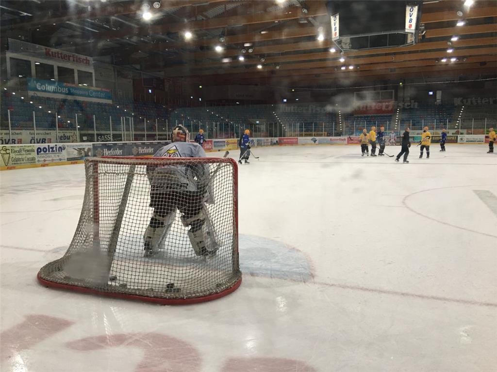 Jani Nieminen wartet gespannt auf die nächste Angriffsübung.