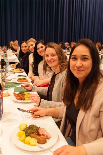 Janina, Marina, Michelle, Alina und Yvana bei der Grünkohl-Party 2019 in der Sta...