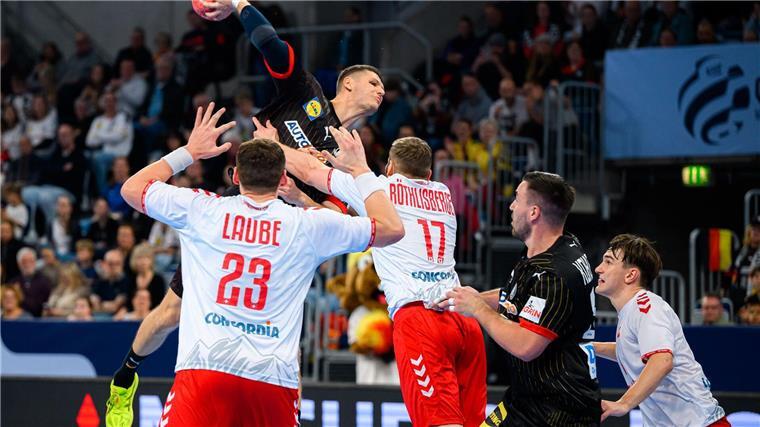 Zwei Olympia-Helden fallen für Handball-WM aus Jannik Kohlbacher (2.v.r.) und Sebastian Heymann fallen für die Handball-WM aus.
