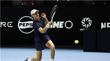 Jannik Sinner setzte sich im Finale von Riad gegen Carlos Alcaraz durch..