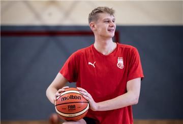 Jannis Sonnefeld spielt seit 2020 beim BBC Coburg. Dort hört der Bremerhavener auf die Kommandos einer Cheftrainerin.