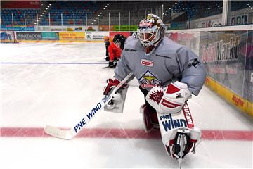 Jaroslav Hübl, Torhüter der Fischtown Pinguins, hatte reichlich zu tun.