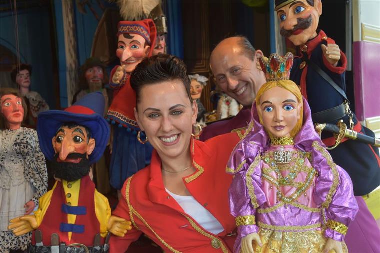 Puppentheater in Sittensen: Kasper jagt den Räuber Hotzenplotz Jasmin und David Lauenburger sind Puppenspieler durch und durch. Sie wollen das Theater in sechster Generation fortführen.