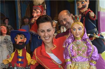 Jasmin und David Lauenburger sind Puppenspieler durch und durch. Sie wollen das Theater in sechster Generation fortführen.