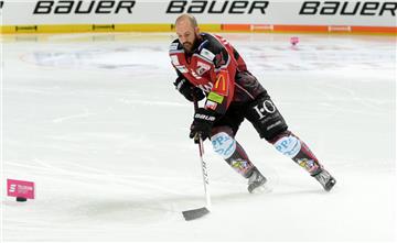 Jason Bast schaffte es im Wettbewerb "Der Blitz" auf den dritten Platz. Mit seinen Mitspielern Jordan George und Mike Moore nahm der Pinguins-Stürmer am Stars-&-Skills-Wettbewerb der DEL in Mannheim teil.