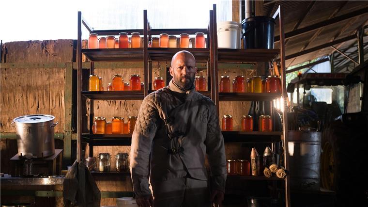 Gnadenlose Rache: Jason Statham als „The Beekeeper“ Jason Statham in einer Szene des Films „The Beekeeper“.