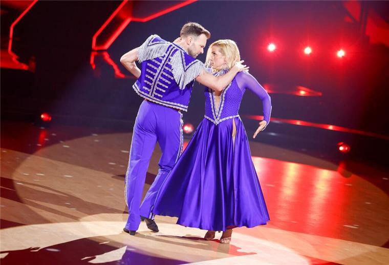 „Let’s Dance“: Jeanette Biedermann ist raus Jeanette Biedermann konnte zwar die Jury überzeugen, schied aber trotzdem aus.