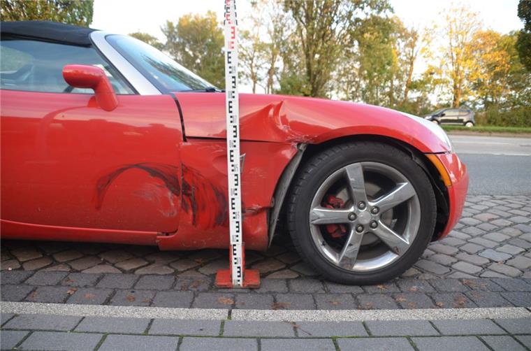 Unfall auf der Stresemannstraße: Drei Autos kaputt Jede Menge Blechschaden auf der Stresemannstraße.