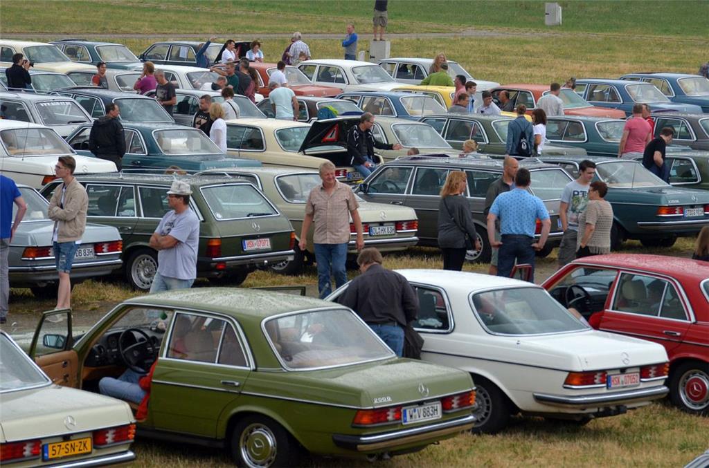 Jede Menge W123er.