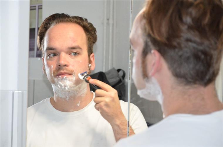 Halbzeit im #movember: Der Schnurrbart im Zeitraffer Jeden Morgen muss sich nord24-Redakteur Philipp Overschmidt im #movember rasieren, aber der Schnurrbart bleibt dran.