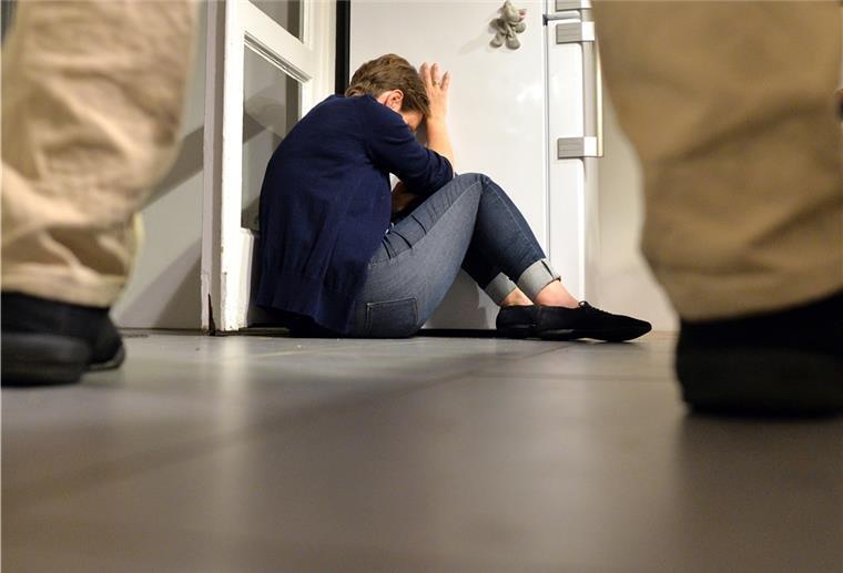 Gewalt in der Partnerschaft hat viele Gesichter Jeden Tag versucht im Schnitt mindestens ein Mann in Deutschland seine Partnerin oder Ex zu töten. Dazu kommen tausende Fälle von Vergewaltigungen, Körperverletzungen, Stalking und sexueller Nötigung.