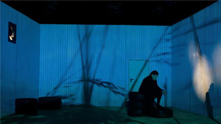 Schauspieler überzeugen in „Tom auf dem Lande“ im Kleinen Haus in Bremerhaven