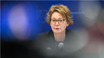 Jeder kann einen Beitrag dazu leisten, Fake News einzudämmen, sagt Niedersachsens Innenministerin Daniela Behrens. (Archivbild)