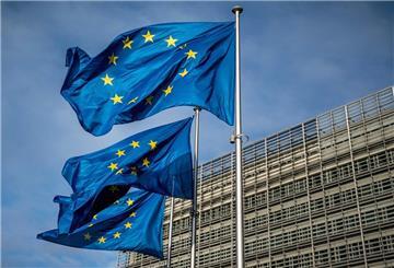 Europaflaggen wehen vor dem Sitz der Europäischen Kommission in Brüssel.