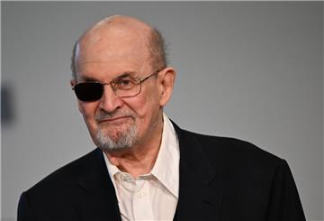 „Jeder wusste, dass er“, Donald Trump, „ein Idiot und Lügner war“, sagt Autor Salman Rushdie vor der diesjährigen US-Wahl. „Ich hoffe nur, dass sie nicht wieder darauf hereinfallen.“