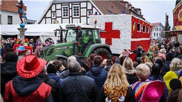 Jedes Jahr feiern die Dammer ihren „Traditions-Carneval“ – der Termin fällt in diesem Jahr auf den Tag der Bundestagswahl. (Archivbild)