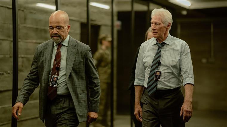Jeffrey Wright und Richard Gere in einer Szene aus der Serie „The Agency“.