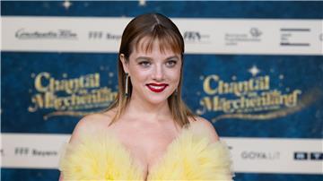 Jella Haase spielt die Hauptfigur in „Chantal im Märchenland“. Constantin Film gibt bekannt, dass der Film innerhalb von vier Wochen zwei Millionen Besucher verzeichnete.