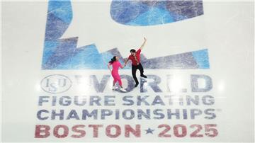 Jennifer Janse van Rensburg (l) und Benjamin Steffan liegen nach dem Rhythmustanz auf dem zwölften Platz.