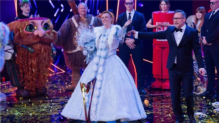 Jennifer Weist gewinnt als Eisprinzessin „Masked Singer“ Jennifer Weist ist die Gewinnerin der 9. Staffel der Prosieben-Show „The Masked Singer“.